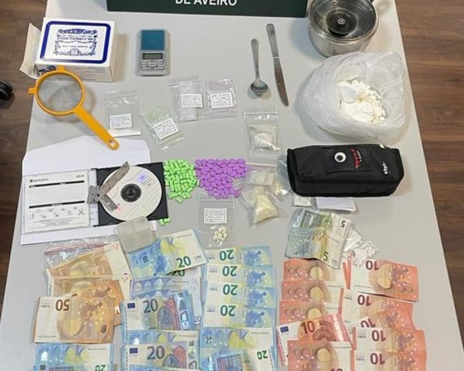 GNR: Mulher detida em Oliveirinha com mais de 1700 doses de estupefacientes.