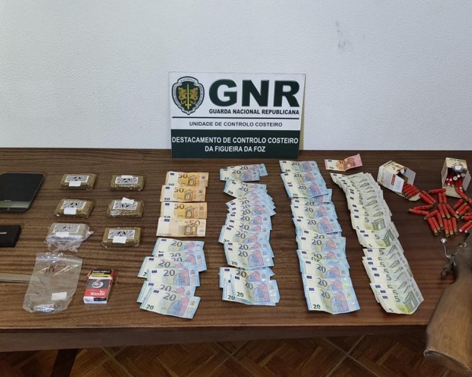 Gafanha da Encarnação: GNR deteve homem por tráfico de estupefacientes e posse ilegal de arma.