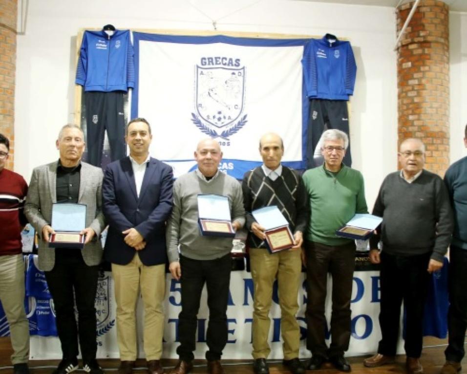 Grecas homenageia Fernando Capela.