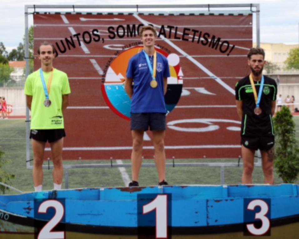 Atletismo: Tomás Silva (Grecas) campeão nacional nos 3.000 metros obstáculos.