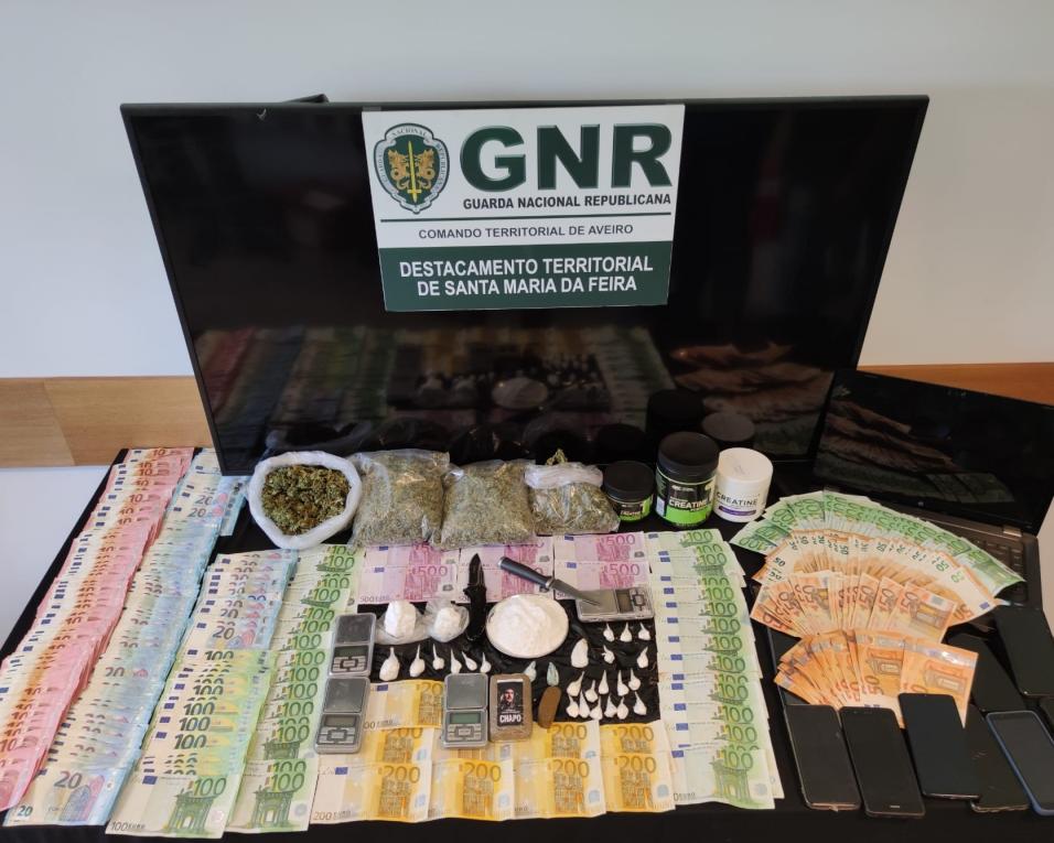 GNR: Desmantelada rede de tráfico de droga em Santa Maria da Feira.