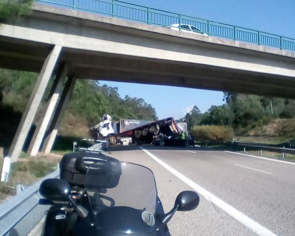 Albergaria: Despiste de camião na A1 provoca quatro feridos.