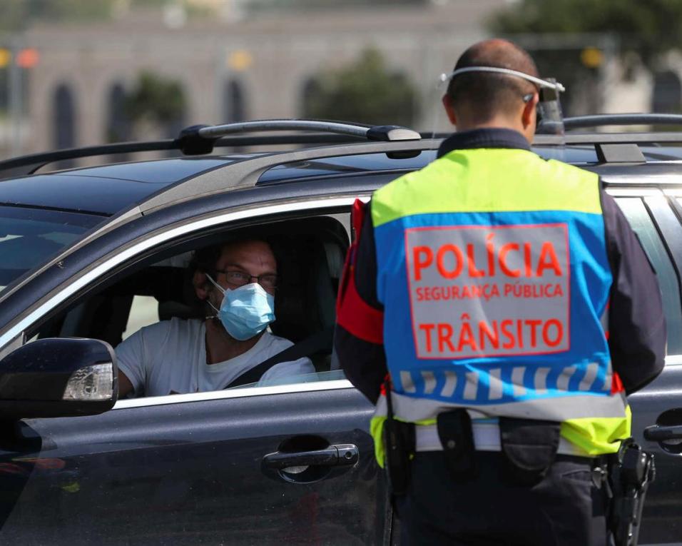 Restrições: Proibido sair do concelho de residência entre 1 e 3 de Maio. Restrições: Proibido sair do concelho de residência entre 1 e 3 de Maio.