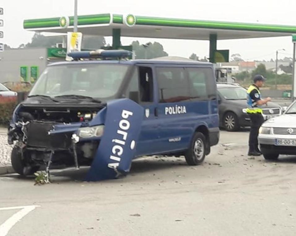 Homem que se barricou em autocaravana em Ovar acusado de 15 crimes.