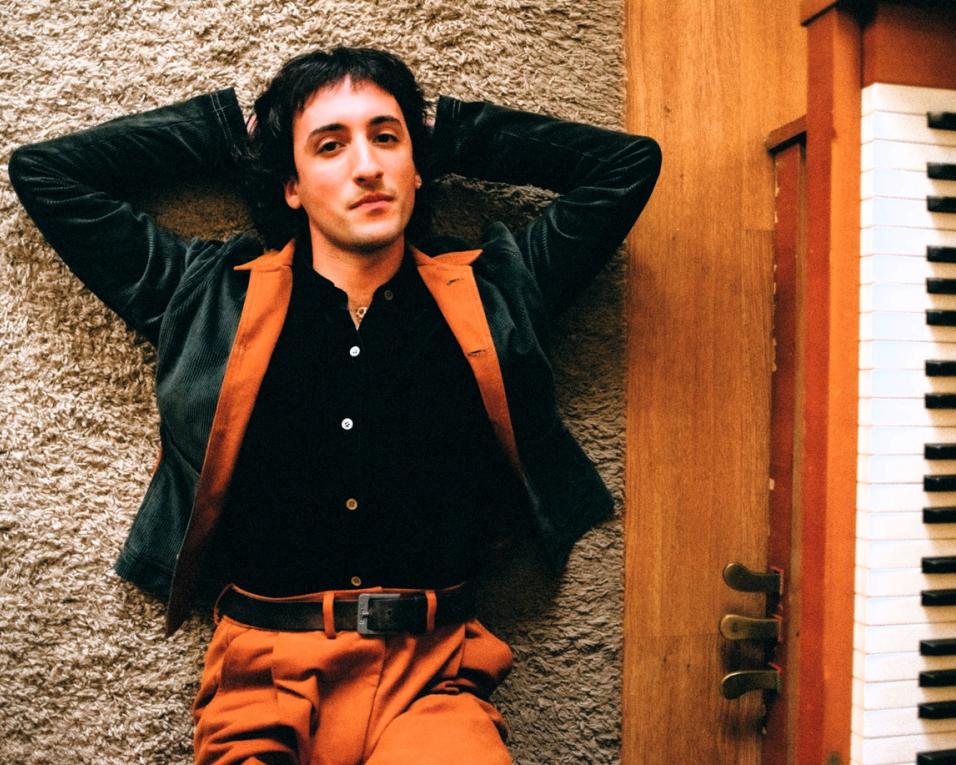 Jasmim apresenta “Dias em Branco” no Cineteatro Alba.