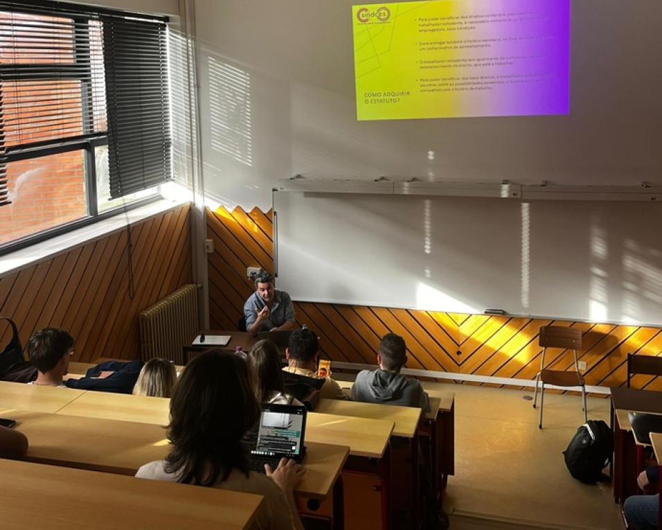 jovens estudantes e trabalhadores socialistas formados para o direito do trabalho