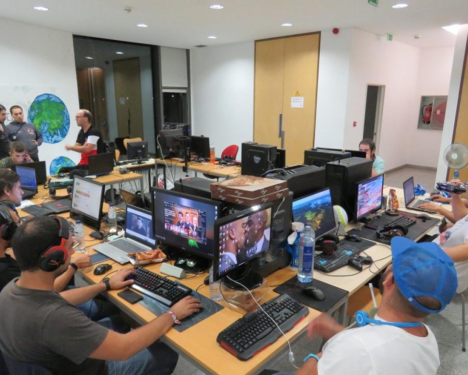 Ílhavo: Lan Party de Ílhavo reuniu 35 jovens no fórum da juventude.