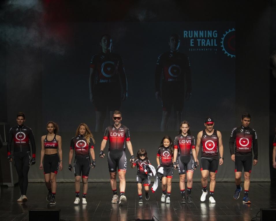 Love Tiles Cycling Sports Team apresentou novos equipamentos.