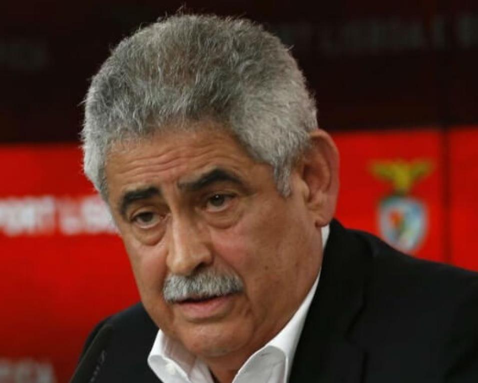 Benfica: Luis Filipe Vieira suspeito de receber milhões em 55 transferências de jogadores. Empresário Ulisses Santos é suspeito de estar envolvido nos 'negócios' do Presidente.