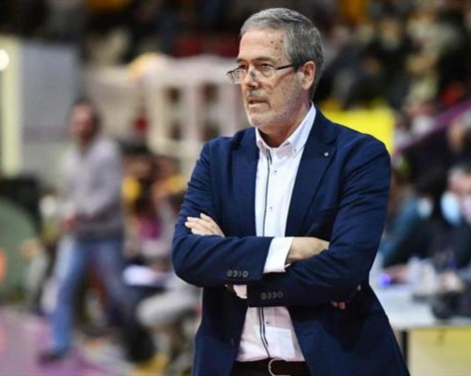 Luís Magalhães deixa Sporting e abandona basquetebol com críticas à Federação.