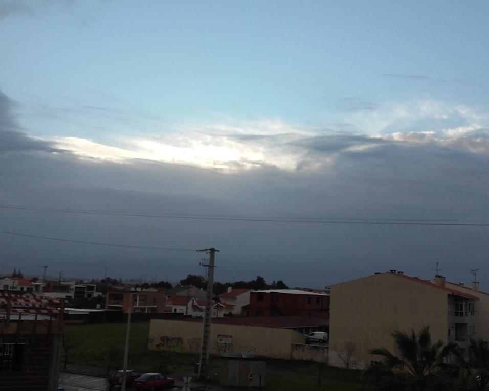 Mau tempo deixa litoral aveirense em alerta.