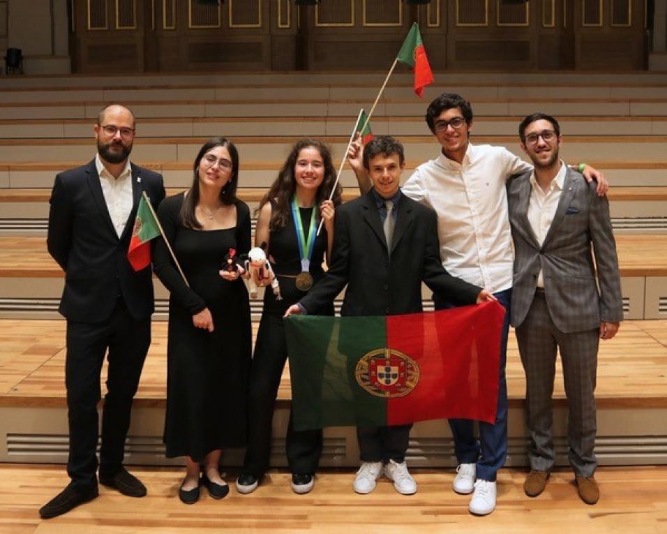 Portugal ganha Medalha de Bronze e Menção Honrosa na Olimpíada Internacional de Química. UA ajudou na preparação.