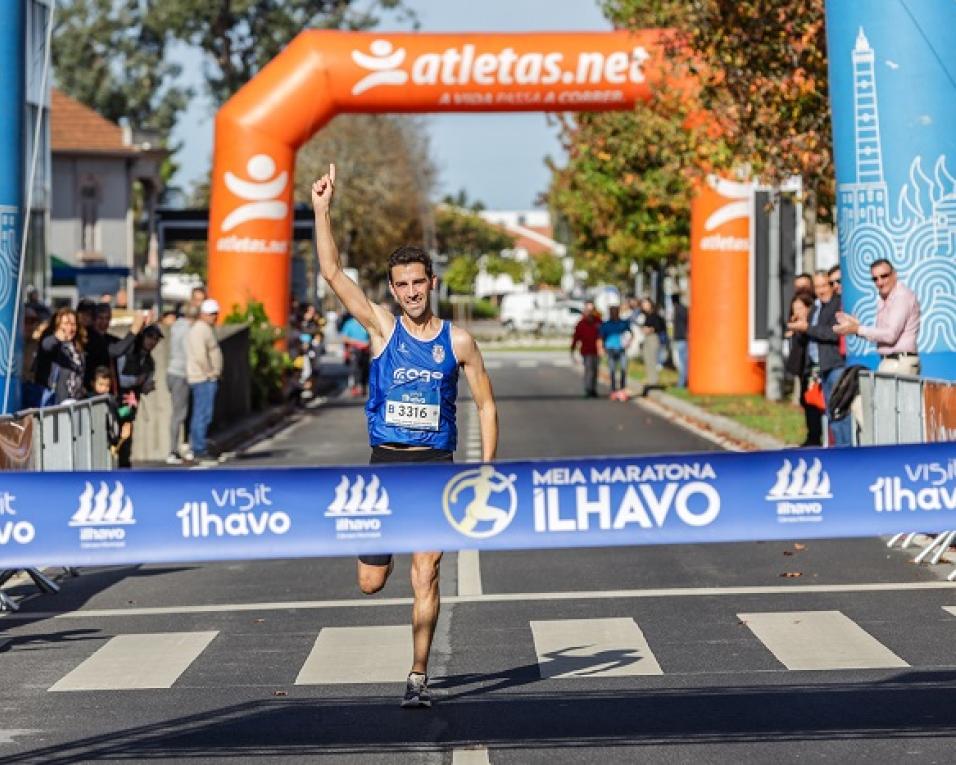 José Vieira e Lurdes Gonçalves triunfam na meia maratona de Ílhavo.