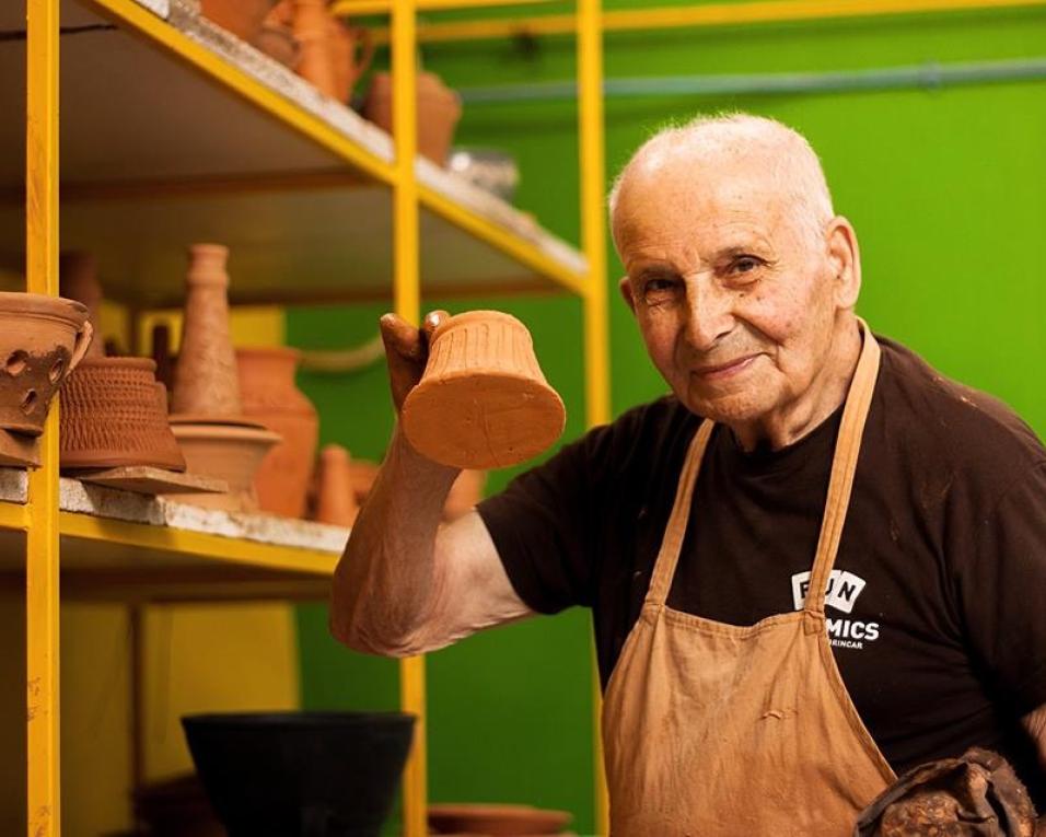 ADERAV manifesta pesar pelo falecimento do último mestre oleiro produtor de louça negra de Aradas. ADERAV manifesta pesar pelo falecimento do último mestre oleiro produtor de louça negra de Aradas.