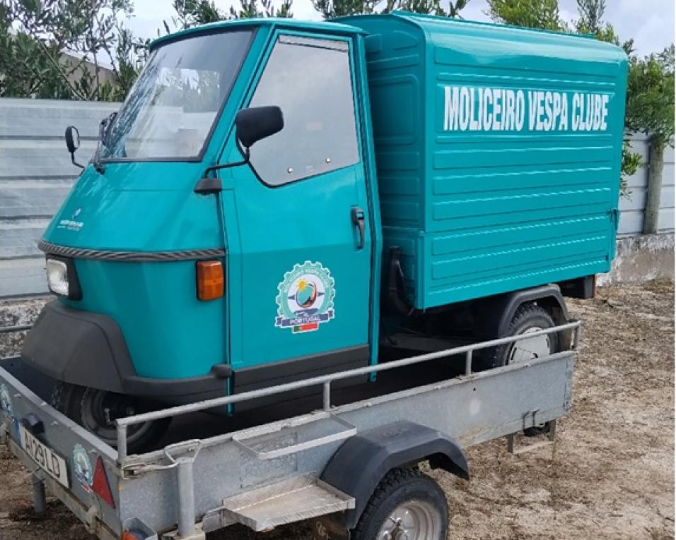moliceiro vespa clube estreia atrelado em Torres Vedras