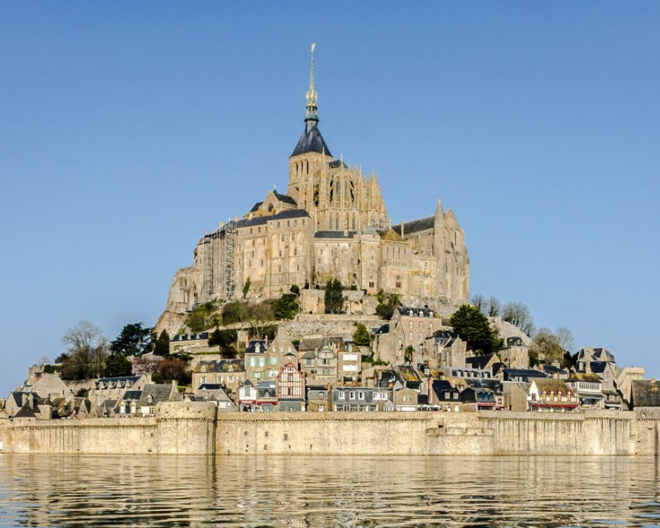 Festival do Bacalhau dedica dia à cidade de Grandville e à abadia do Monte Saint-Michel.