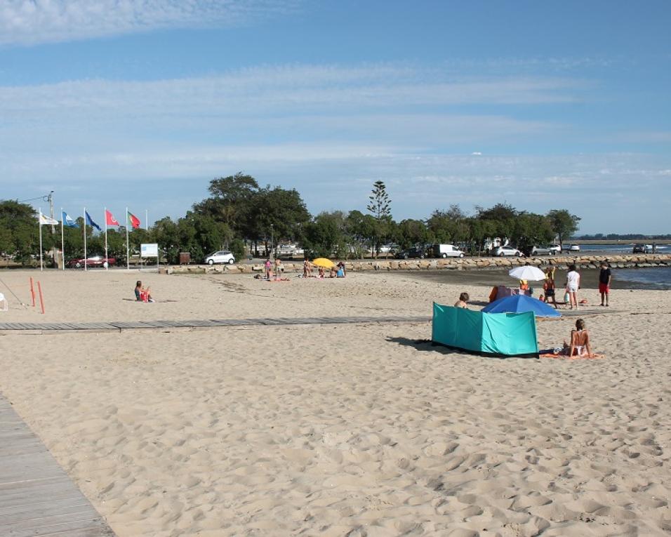 Bandeiras Azuis nas praias do Bico e do Monte Branco são hasteadas esta quinta. 