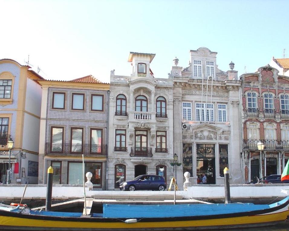 Aveiro: Museu da Cidade acolhe a exposição de pintura “Ziklon B” com obras de António Quintas.