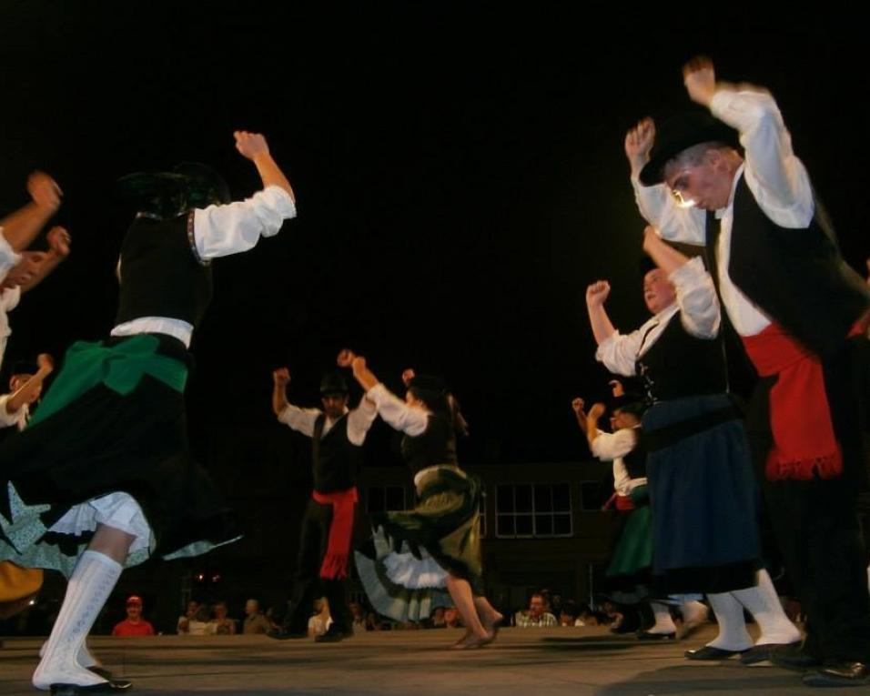 O Arrais promove II festival de folclore Praia da Barra. O Arrais promove II festival de folclore Praia da Barra.