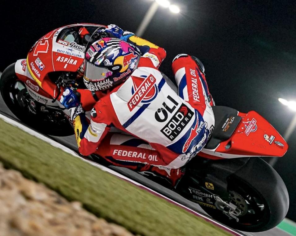 OLI patrocina equipas de motociclismo.