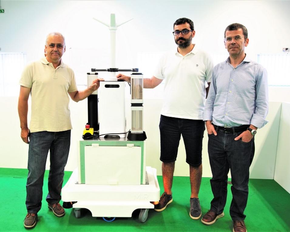 Investigadores da UA em consórcio que criou robot para desinfeções.