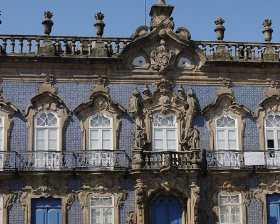 Ovar dedica Maio ao azulejo.