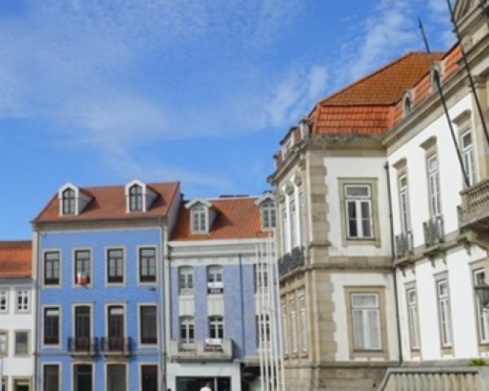 Carnaval de Ovar promove caminhada noturna a abrir fim de semana de chegada dos Reis.
