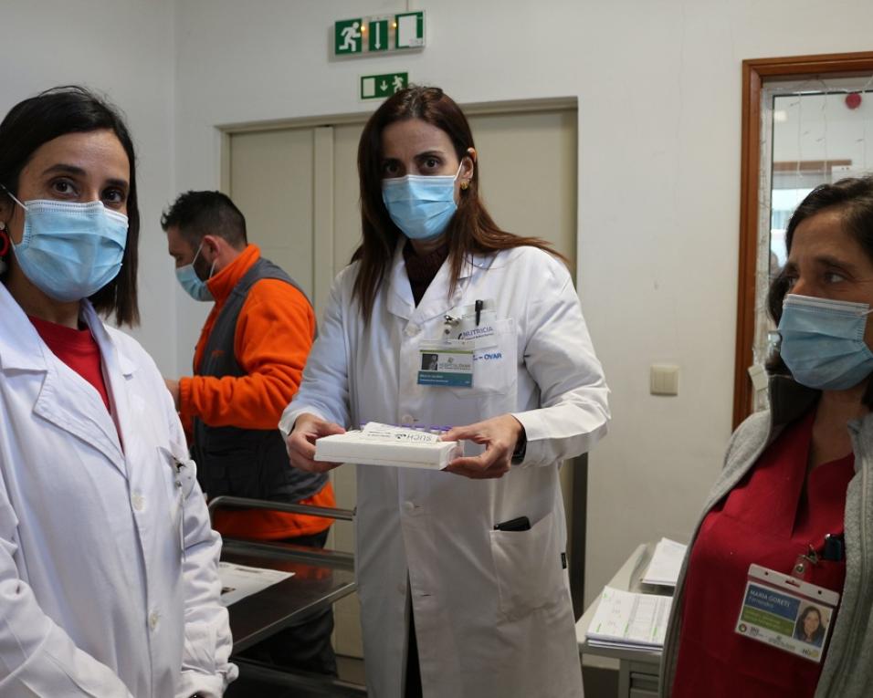 Ovar: Enfermeira que atendeu primeiro doente infetado por Covid recebe a primeira vacina.