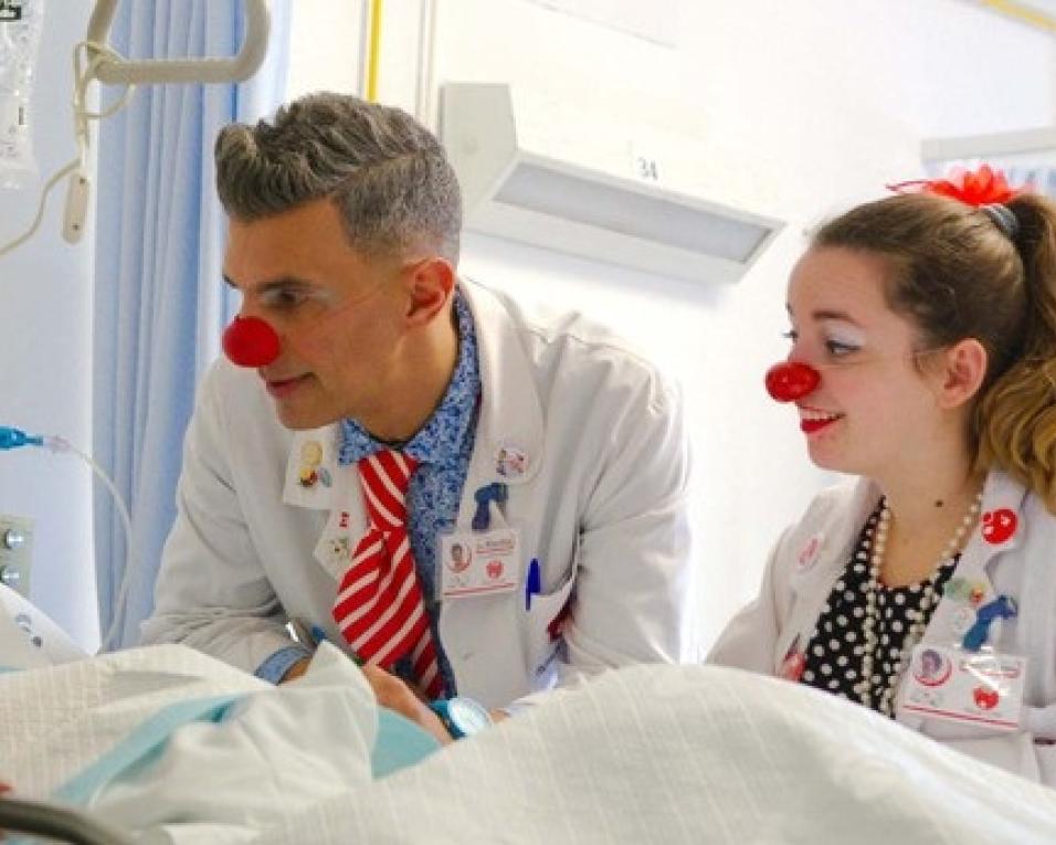 Palhaços d'Opital celebram 7 anos de atividade em ambiente hospitalar. Palhaços d'Opital celebram 7 anos de atividade em ambiente hospitalar.