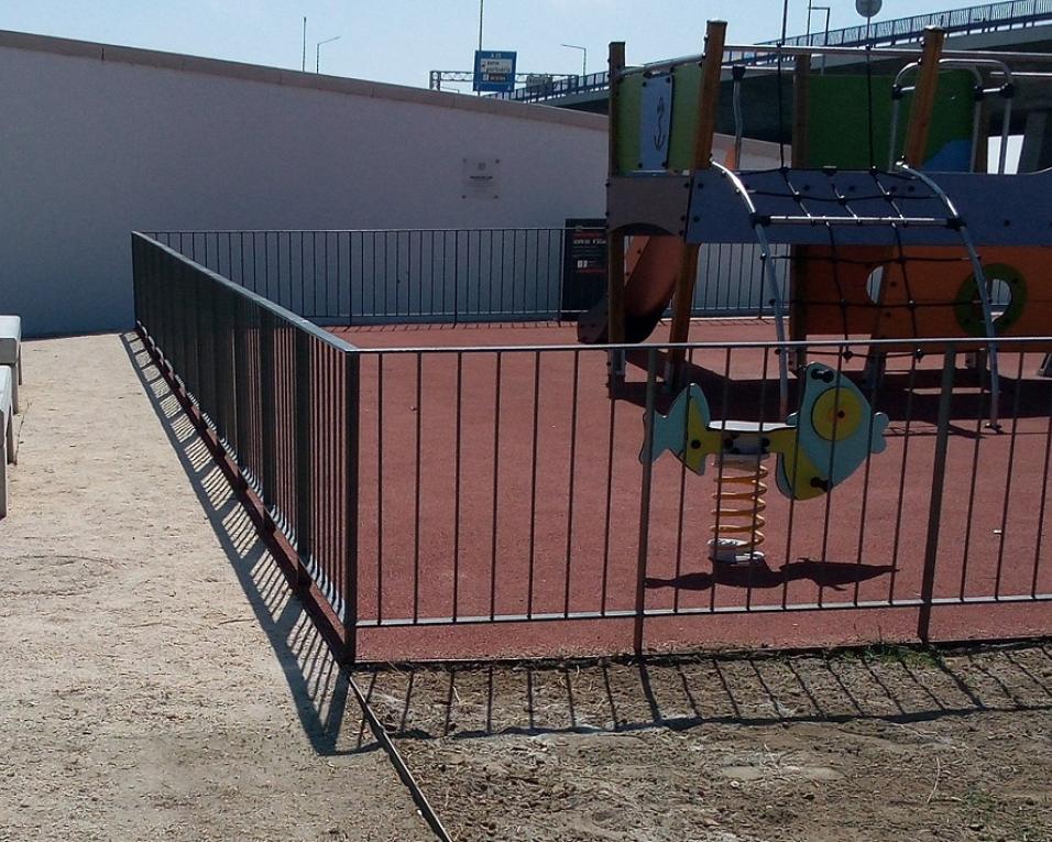 Parque infantil junto à ponte de São João está concluído.