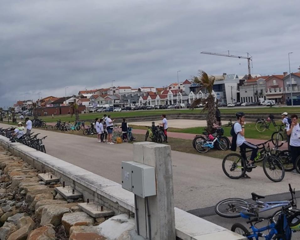 Alunos do agrupamento da Gafanha da Encarnação pedalam em final do ano letivo.