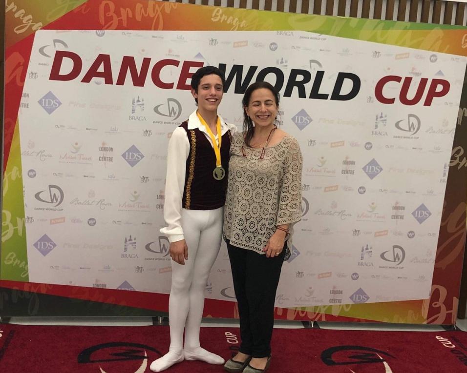 Gafanha da Nazaré: Pedro Marques conquista 4 ouros e duas pratas no Dance World Cup em Braga. Gafanha da Nazaré: Pedro Marques conquista 4 ouros e duas pratas no Dance World Cup em Braga.