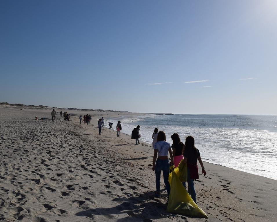 Escolas do Município de Ílhavo recebem formação sobre combate aos plásticos nos oceanos.