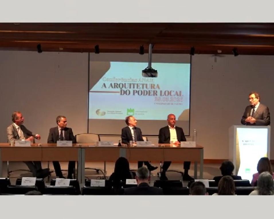 ua recebe debate sobre poder local