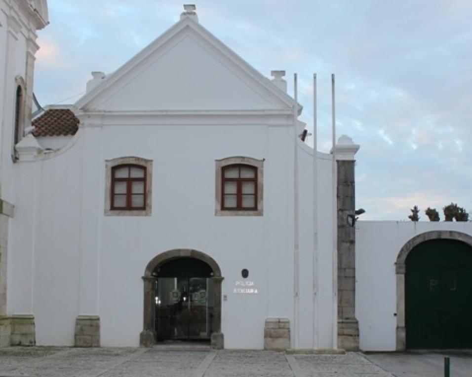 Suspeito de agredir militares da GNR em Tomar entregou-se na PJ de Aveiro.