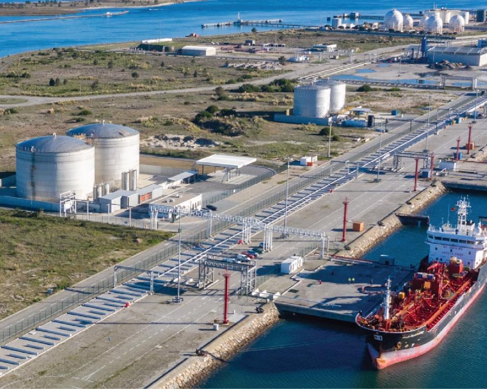 Porto de Aveiro melhorou condições de segurança nos cais do Terminal de Granéis Líquidos.