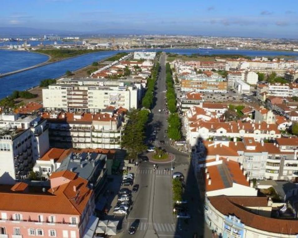 GNR deteve suspeitos de roubo com arma branca na praia da Barra.