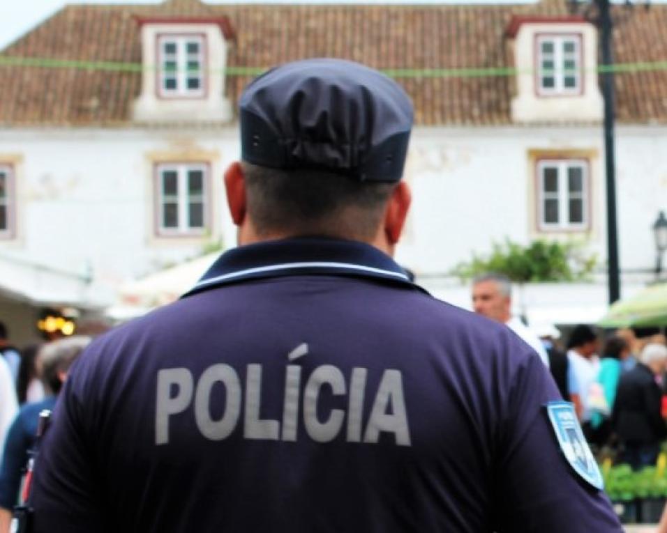 PSP: Detidas três pessoas por suspeita de tráfico de droga (53 doses).     