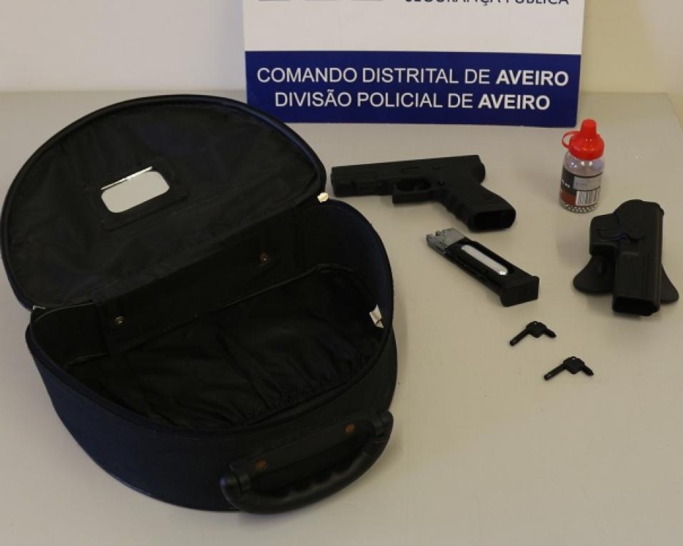 Aveiro: PSP deteve jovem por posse de arma proibida.