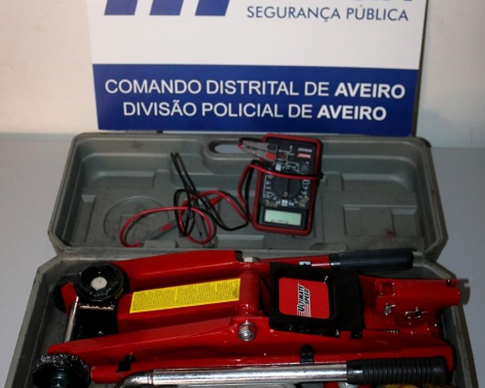 PSP conduz ao estabelecimento prisional homem condenado pelo crime de tráfico de estupefacientes.