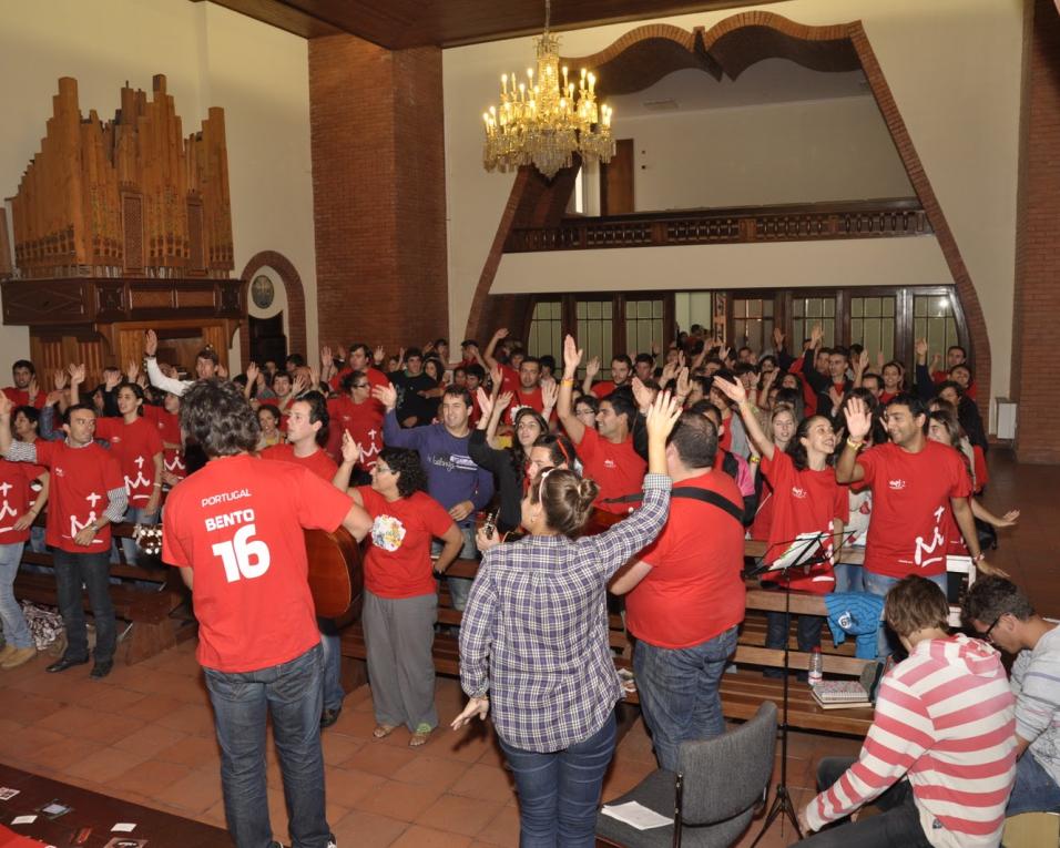 Mais de 700 jovens discutem a ecologia, saúde mental e o futuro da igreja no Dia mundial da juventude.