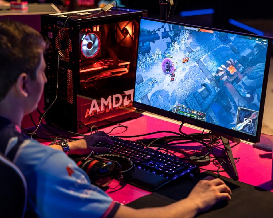 Gamer aveirense tenta apuramento para o maior torneio amador de League of Legends.