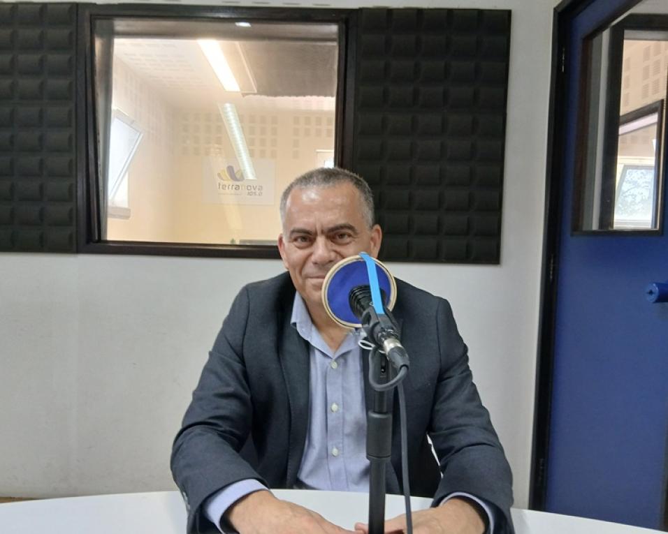 Reitor projeta tres novo edificios