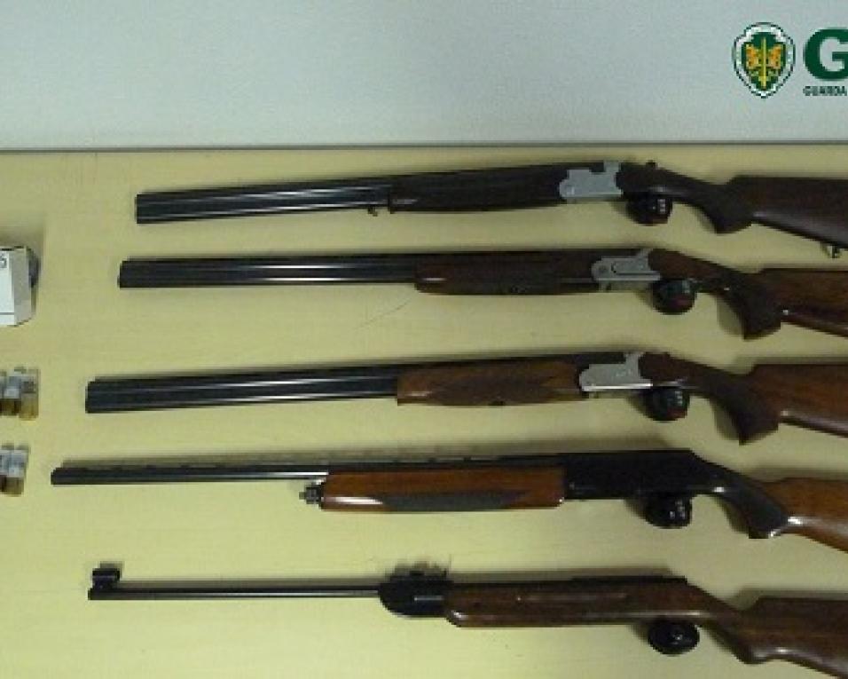 GNR: Apreensão de 5 armas e homem identificado por violência doméstica em Estarreja.