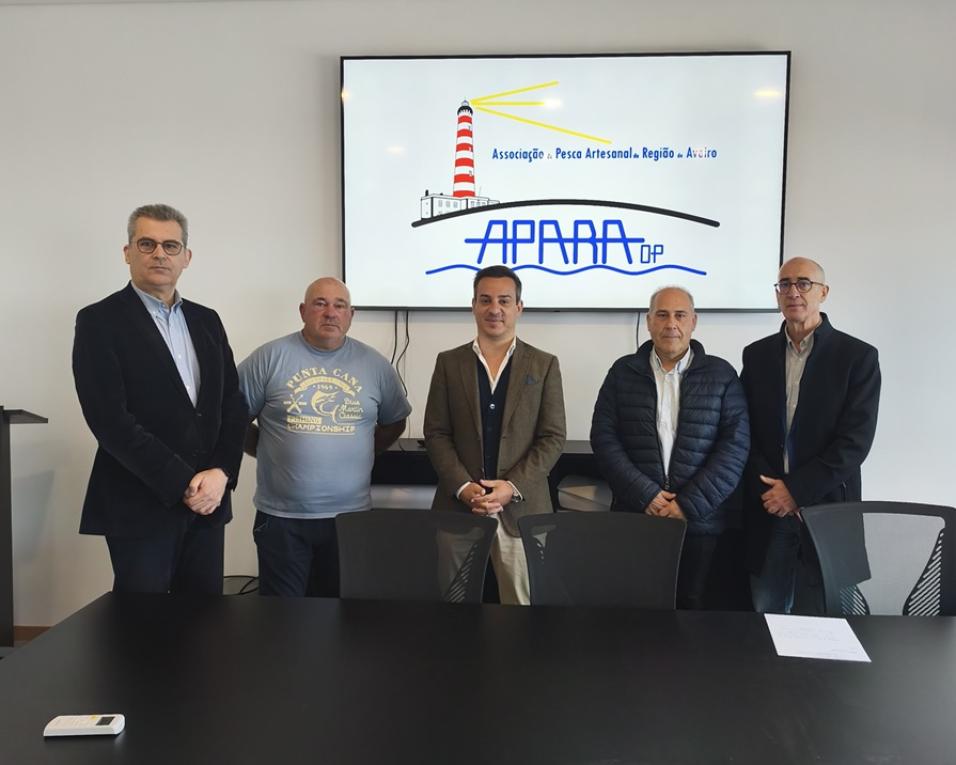 deputados do PS em contacto com estrutura representativa da pesca artesanal