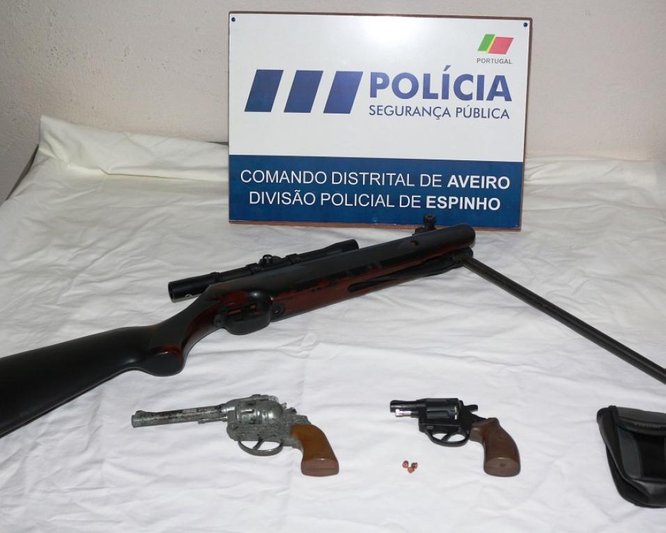 PSP apreende armas de fogo no âmbito de um caso de violência doméstica.