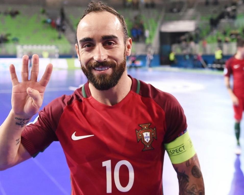 Ricardinho no Jogo das Estrelas que assinala os 95 anos da Associação de Futebol de Aveiro. 