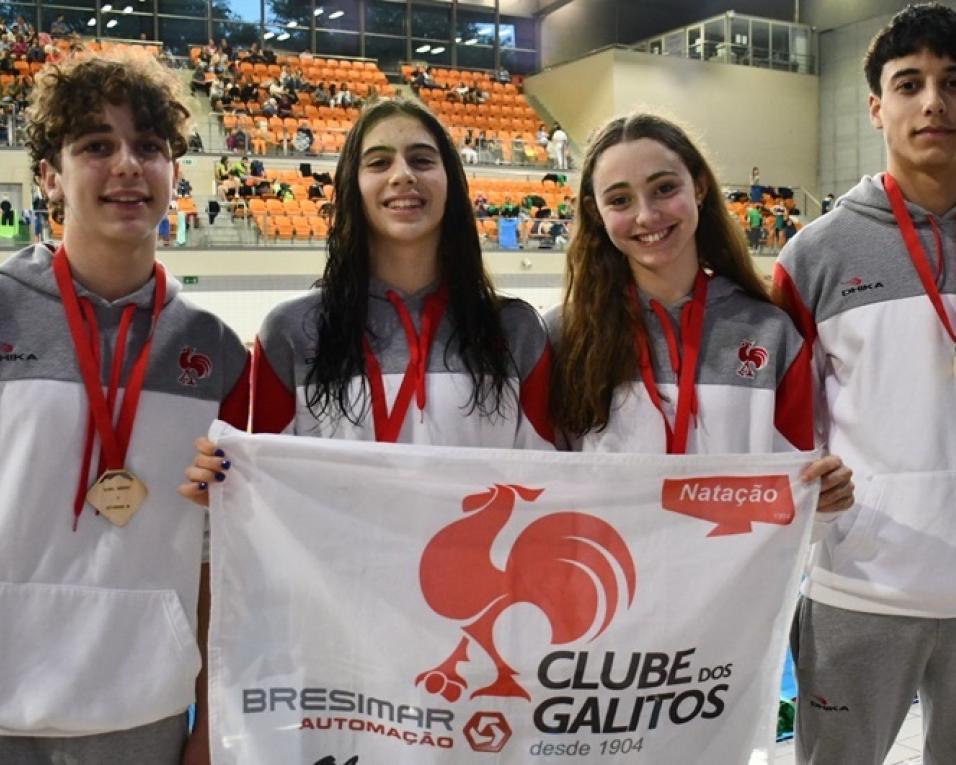 Clube dos Galitos garantiu 80 medalhas nos campeonatos interdistritais de natação.