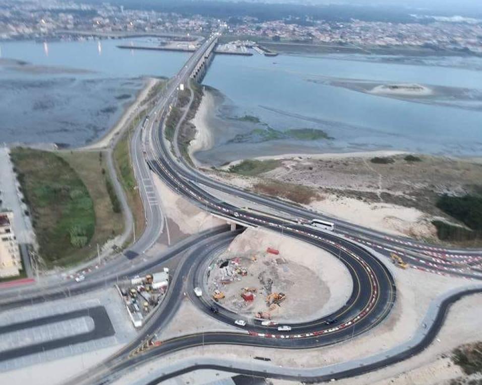 Acessos congestionados às praias relançam debate sobre utilidade da rotunda da Barra.