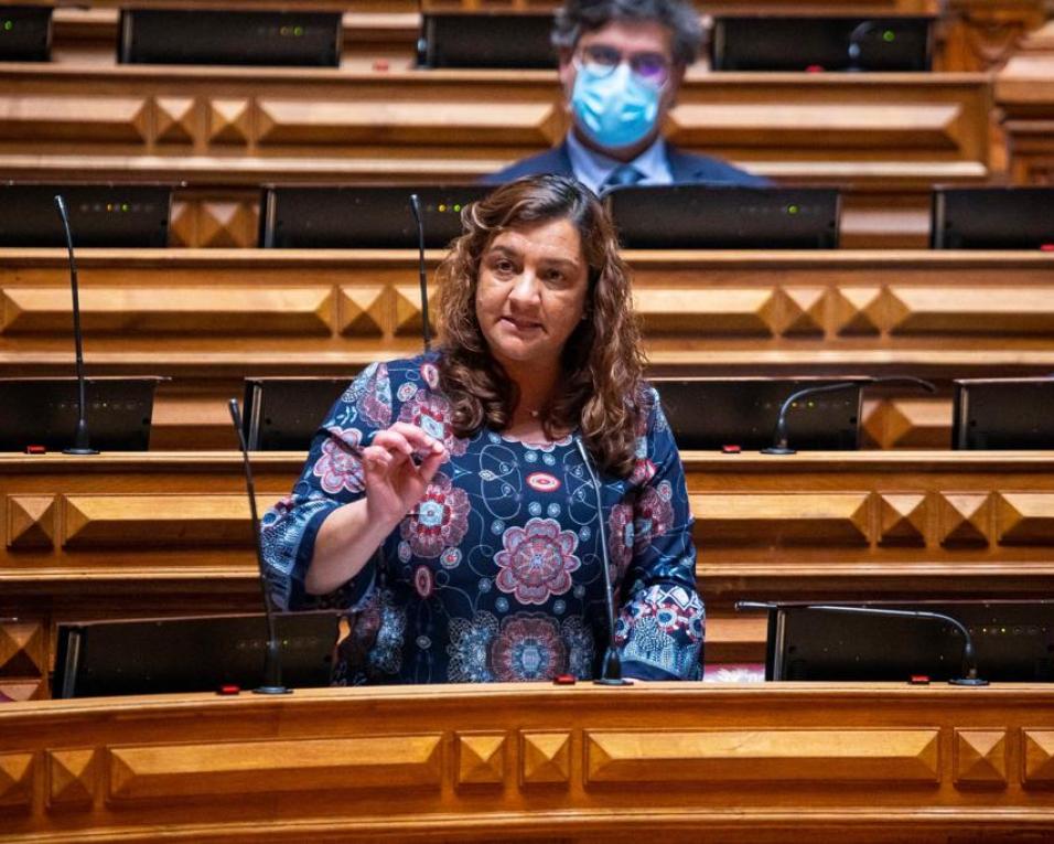 Deputada Carla Madureira reclama reabertura de unidades de saúde de Ovar encerradas pelo surto epidemiológico.